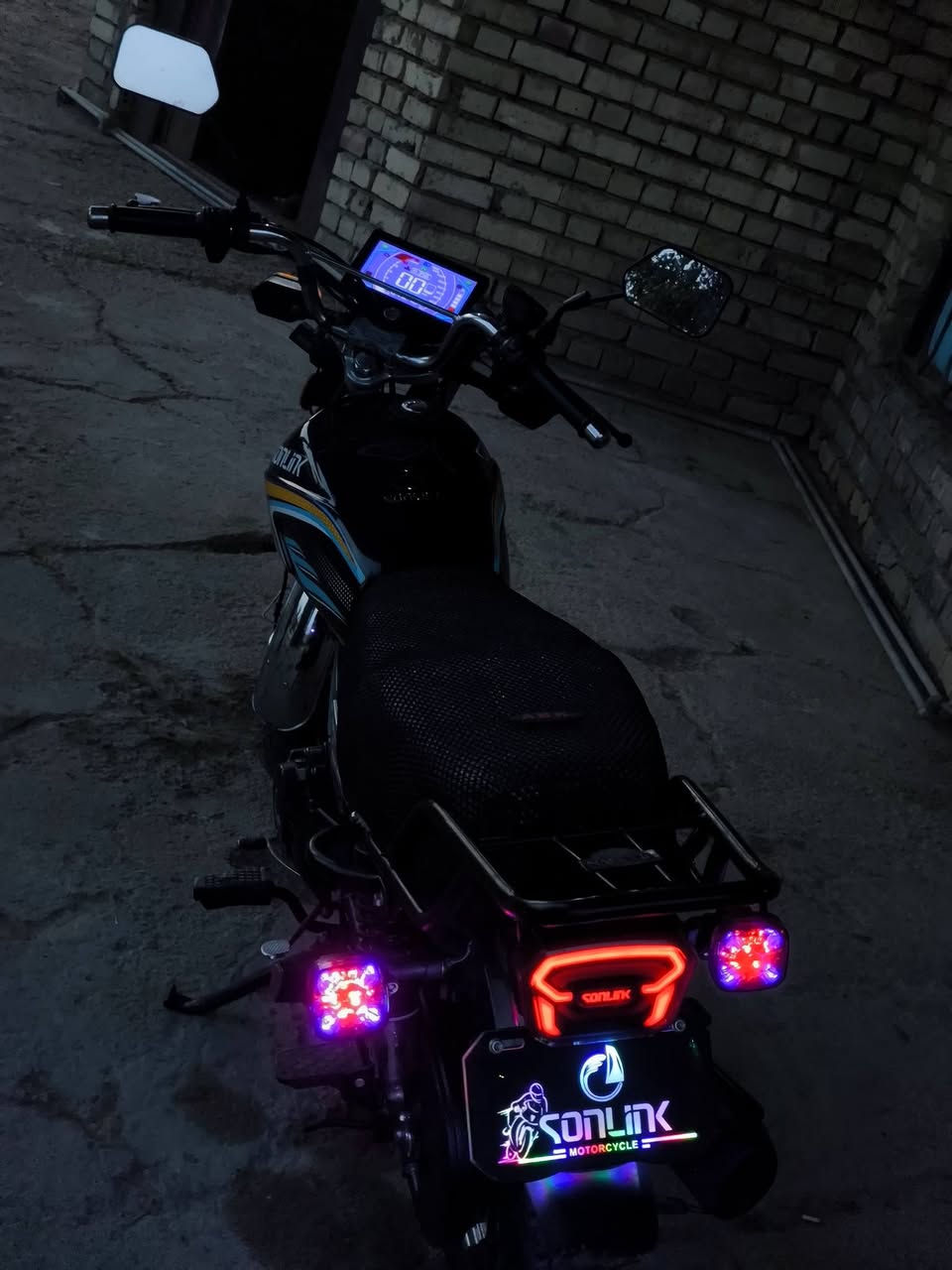 السلام عليكم ورحمة الله وبركاته
دراجه أيراني سيفان محرك 200cc❤️‍🔥

موديل 25

دراجه مبين نضافته ب صوره 

كلشي شغال بيه دبل بصمه 

لايت عالي ناصي. ورماش

اخت زيرو  
اوراق كامله
السعر830 بيه مجال بسيط للشراي 

هـ/ ***********

رجائن لموشراي ليتصل فضلا🫶🏻
