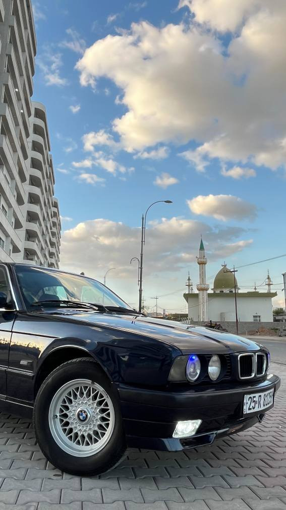 سلام عليكم بي ام محرك 525 1994  سياره تبريد تدفئه بشرط سنويه باسمي لحد 2029 بطاقه بانزين موجود سياره حداديه جديد تاخم امامي خلفي جديد صبغ عام لجماليه بدون ضربه سياره وارد الماني سعر 80 وبي مجال 
رقم هاتف *********** اعذروني مااجاوب تعليق واذا مو شرايه لاتكسر حلالي وشكرا كركوك, العراق
