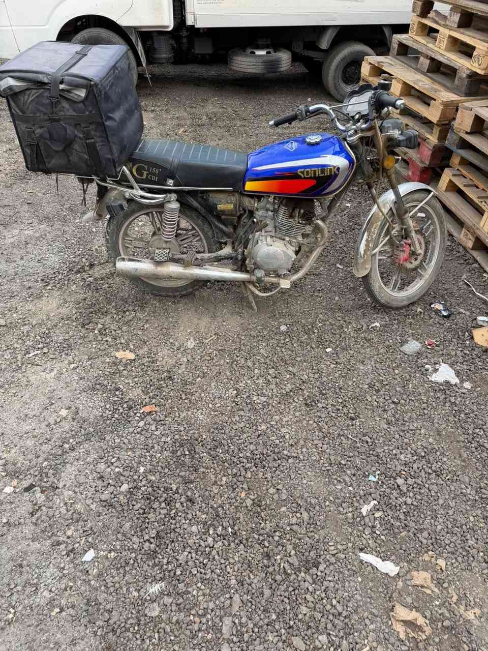 دراجة سولنك للبيع موديل 2024 
مامشتغلة دلفري 
الدراجة نضيفة 
بس بيها نقوصات بسيطة 
المحرك 150cc
السعر 550 الف وبيها مجال

المكان بغداد الدورة 
 
للاستفسار ***********
