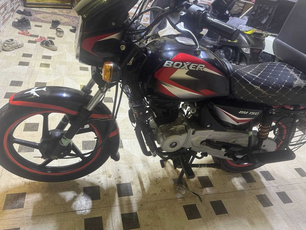 سلام عليكم بوكسر للبيع موديل 2021 رقم وسنويه
الدراجه نضافه 90‎%‎100 مكينه مامفتوحه ابد برغي مامفتوح بيها كلشي شغال بيهه اشاير وره وكدام لايت ثلجي
بعلي الدراجه تخبل سعرهه مليونين و300 الدراجه مرزوقه الحمدلله مكاني البصره ابو الخصيب جامع الشهيد 
بشرفك اذا مو شراي لتراسل ولا تتصل ***********
