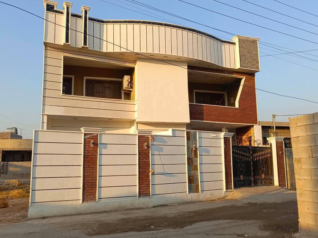 🔥 عرض مميز جداً وبسعر مناسب 🔥

🏡 دار طابقين للبيع في الرمادي – الصوفية
📍 خلف جامع الواثق – قرب شارع 40

▪️ المساحة: 210 متر مربع
▪️ عرض الشارع: 8 متر
▪️ جنس العقار: طابو زراعي – تحويل مباشر

🔹 تتكون الدار من:

4 غرف نوم

صالة واسعة

استقبال

مطبخ

كراج سيارة

حديقة صغيرة

مجاميع صحية في الطابق الأول والثاني + خارجية

🧱 نوع البناء: بلوك مضغوط
💧⚡ جميع الخدمات متوفرة (ماء – كهرباء – تبليط)

✅ موقع هادئ داخل منطقة سكنية
✅ مناسبة للسكن العائلي أو استثمار مربح

📞 للاستفسار والمعاينة يرجى الاتصال أو زيارة المكتب
مقابل جامع الواثق
***********
***********
