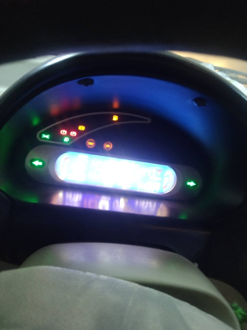 كيو كيو للبيع 
مديل 2013 
رقم بغداد
مكفوله جديده مابيهه كل نقص شرط لفحص 
التحويل موجود 
رقم انكليزي
للاستفسار اتصال على ***********
مكاني بغداد
