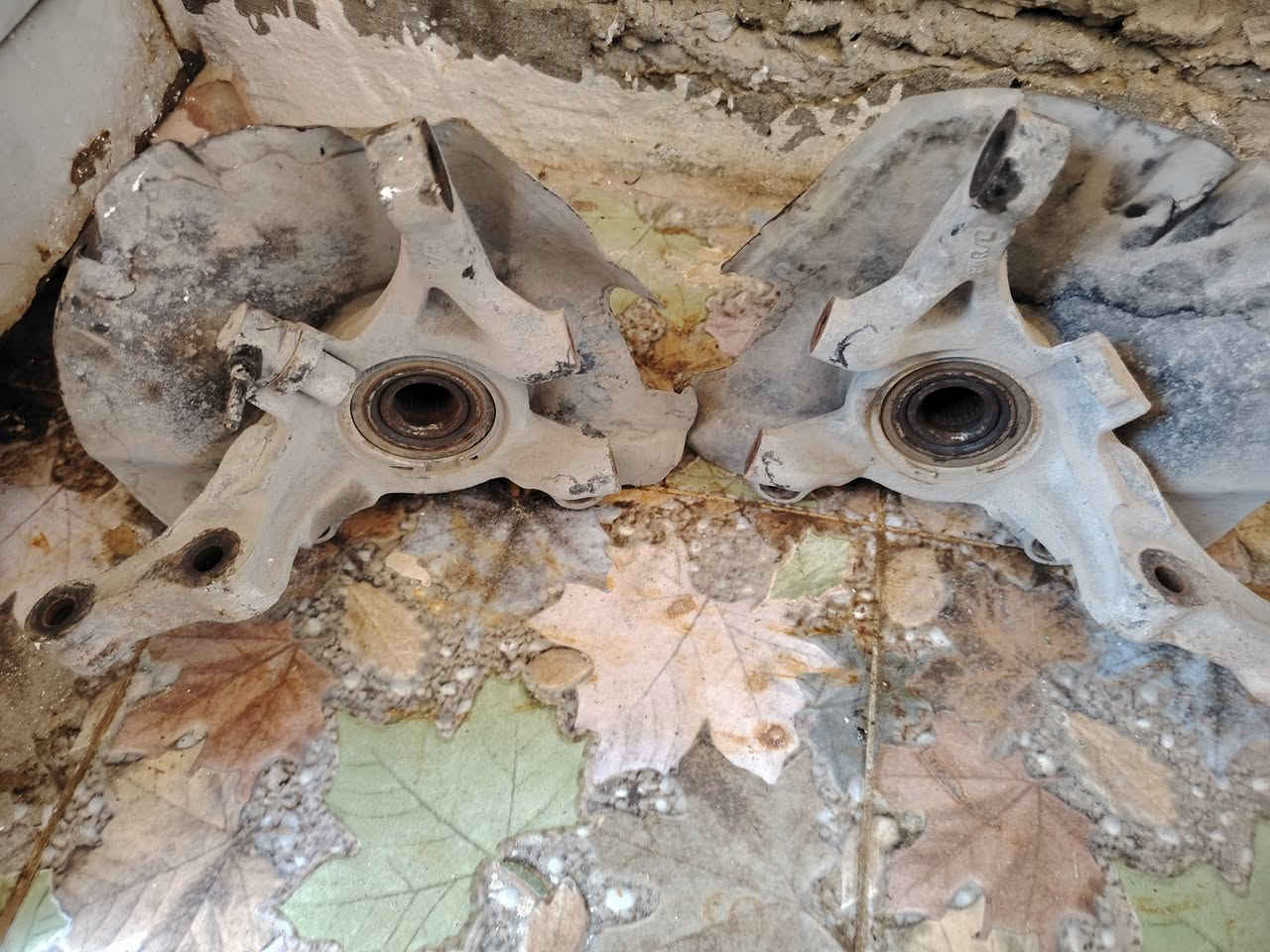 استاب اكسل ريو 2008 زوج يمين ويسار الشكل القديم ٢٠٠٨ زوج ب٣٥ الف نظيفات جدا جدا للإتصال ***********
