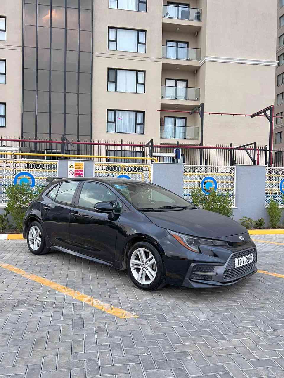 السلام عليكم 

كورلا هاج باك للبيع بدون مراوس

موديل :2020

مكينة :2000

كير:10 نمر 

مواصفات :SE 

رادارات امامي 

شفتات ستيرن 

بصمة

قيادة ذاتية 

توقف ذاتي 

تحديد مسار 

لد نهاري 

اوتو هولد

شاشه كامره تحكمات ستيرن

البنيد مغلف فابلون للجماليه

سبايدر جنطه وشفقه خلفيه بلاد وباقي المواصفات معروفه

حادثها مال امريكا بنيد وبارد بالجاملغ 
وبالعراق باب خلفي يعني صبغ قطعتين بنيد وباب وشويه من الجاملغ الخلفي صبغ

كير مكينه صدر كله جديد 
رقم بغداد دولي جديد هزه جديده باسمي 
مكاني بغداد حي الجهاد 
السعر١٣٣ بيها مجال 
*********** بغداد, العراق
