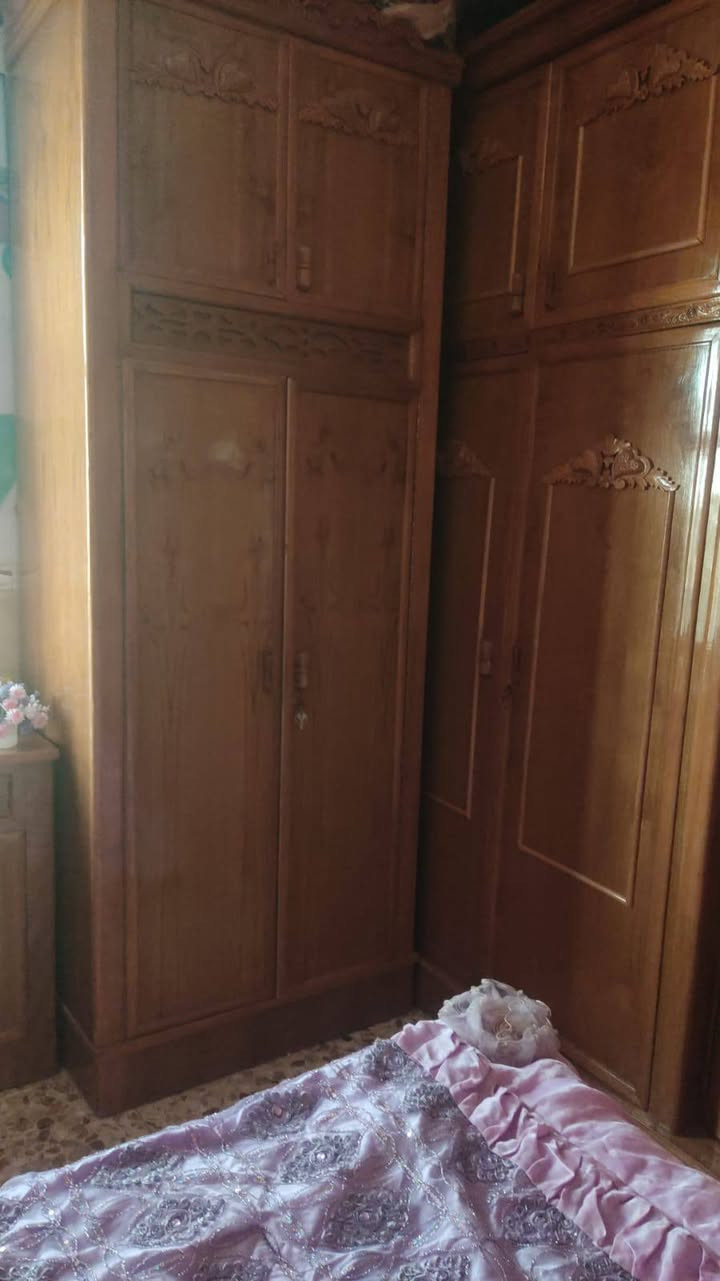 السلام عليكم غرفه للبيع مستعمله صاره شهرين الغرفه تسكام***********
