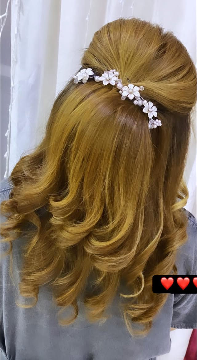 عرايسنا الجميلات الراقيات الله يتمم عليكم الخير والفرح والسعادة❤️🥰 رقم الحجز ***********
