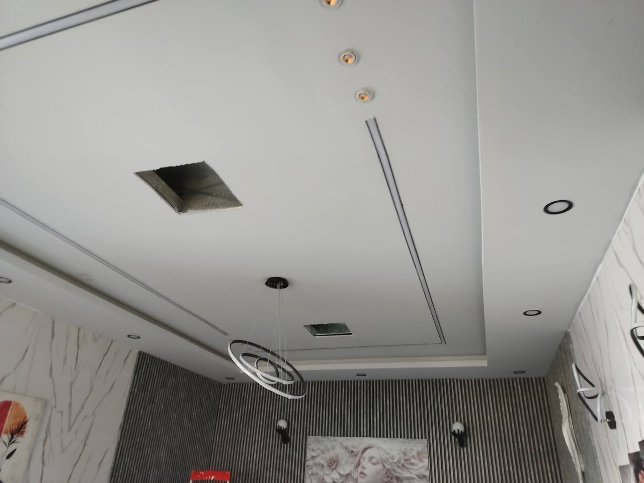 سلام عليكم
ديكورات مغربي متفرغ حالين
الشغل هندسي
 وبسعر مناسب كلش
نموذج من اعمالنا 
جميع ديكورات 
1- جبسن بورد و تغليف الجدران  بوكسات قواطع مغربي +  بورد + بوردx
2- فلين + بديل خشب+  
3- ديكور بلازمة. 
4- سحبات داخليه وخارجيه
5- نشتغل جميع محلات والمجمعات  بكادر مميز
يوجد لدينا كادر مجمعات بسعار مناسبه جدن
التواصل *********** واتساب
