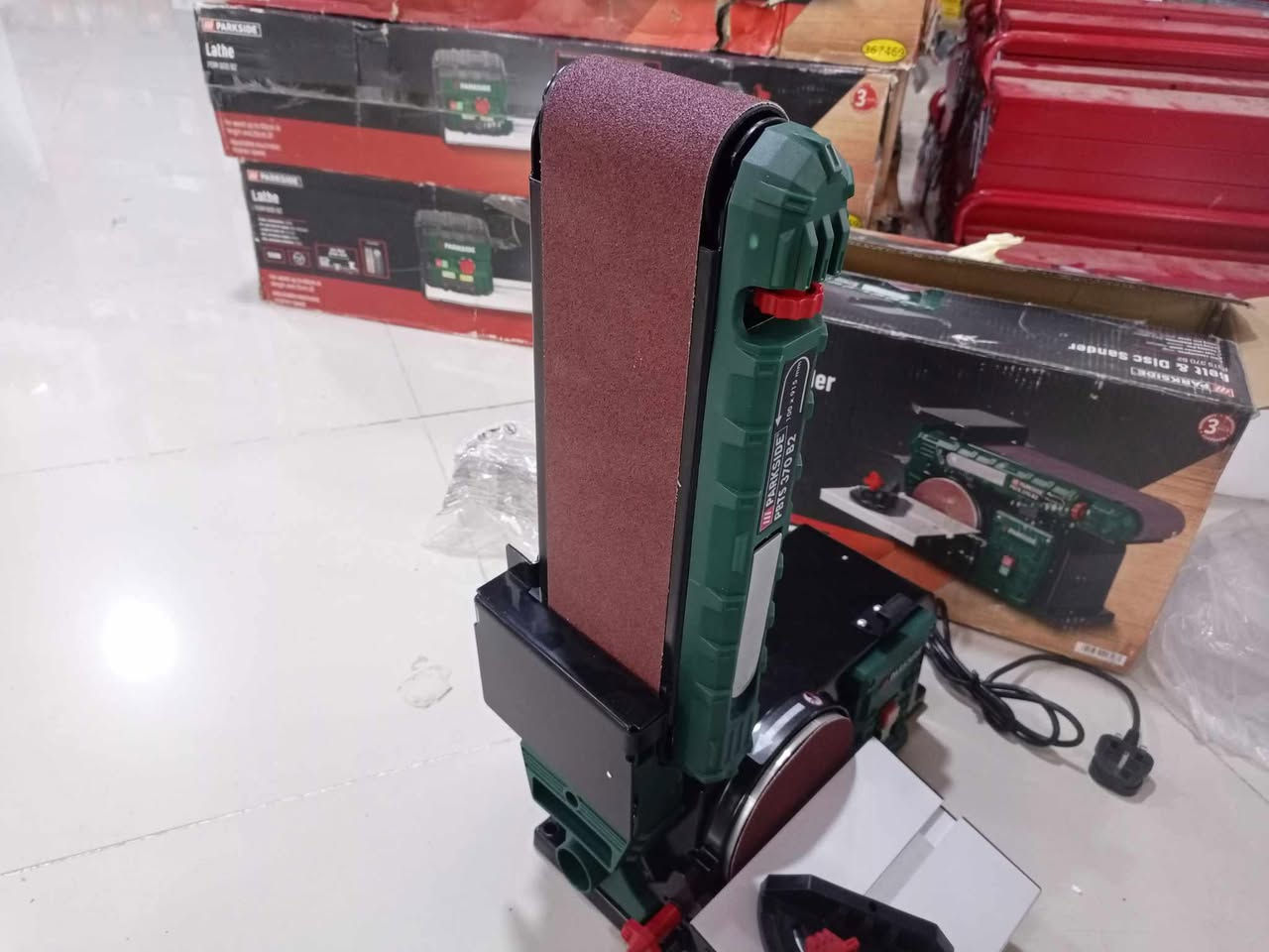 كود منتج 30295 
سنفرة ثابتة كهربائي شريطي قياس 100في915 ملم و مدورة 150 ملم قوة ماطور 370 واط ويها 5 اشرطة احطياط ماطورها نحاس جدا قوية ما تتوقف اب سهولة عند استعمال ماركة بارك سايد جديد لوك
سعر: 105 الف
سعر شريط كاغد: 3 الف
0770 258 1737 واتساب محل من ساعة 9:00 AM الى 6:00 PM 
*********** واتساب رسائل فقط 24 ساعة
