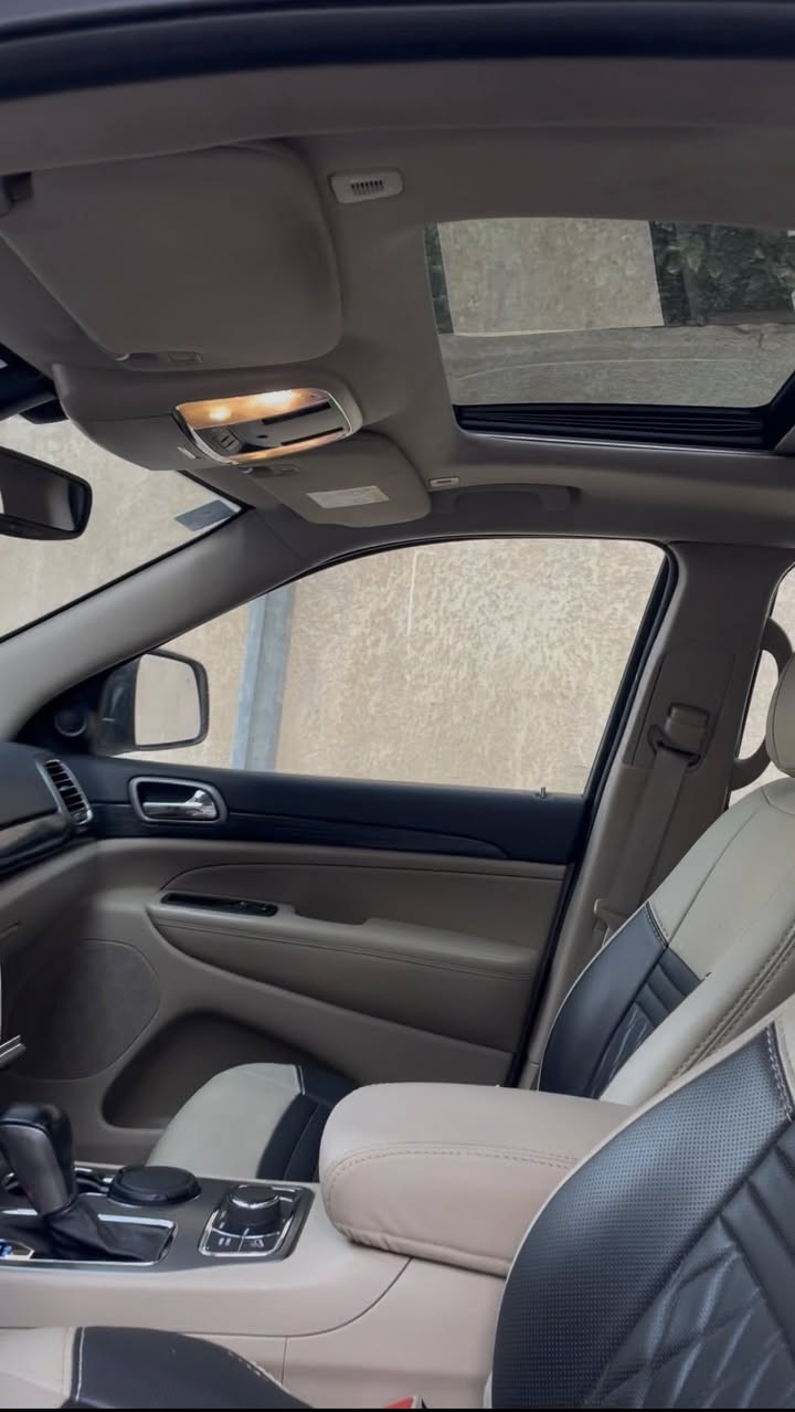 ‎جيب شيروكي بلاك توب 2019 خليجي
‎رقم بغداد
ماشيه 70 الف كيلو /44 الف ميل
‎ ⁃ فتحة سقف - كشنات كهرباء  - رادار خلفي امامي -رادار جانبي النقطة العمياء حساسات امامية وخلفية- شاشة كبيره- محرك 6 سلندر - زراكات ماء لايت- كير طيارة 8 نمر -دفع رباعي 4*4 - كشنات 
جلد بيجي - توقف ذاتي  
السيارة متتعب بيها گير ومحرك وصدر مكفولات سيارة نظيفة ومناقصها شي وماشية قليل 
السعر 270 بيها مجال قليل
رقم الهاتف ***********
مكان السيارة واسط الكوت
