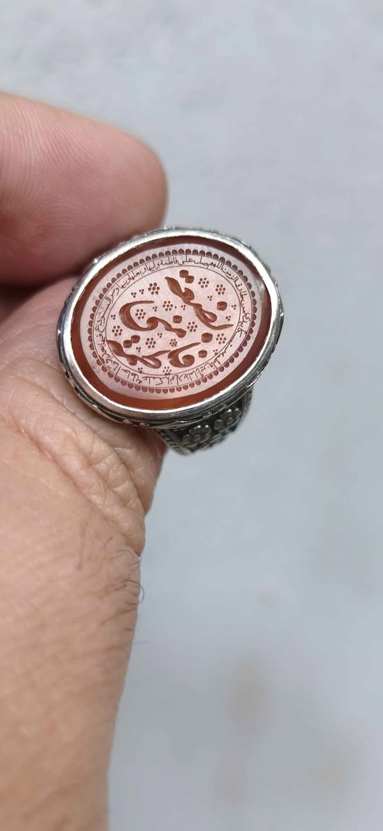 خاتم عقيق يماني طبيعي لون تحفة منقوش اللهم صل على فاطمة وأبيها وبعلها وبنيها والسر المستودع فيها 
واني اريد أمانا يابن فاطمة مستمسكا بيدي من طارق الزمن 
ظهر الحجر حرز الامام الجواد عليه السلام كامل 
صياغة جميلة قياس الخاتم ٢١ بغداد, العراق


**إذا كنت صاحب هذا الإعلان وتريد حذفه لأي سبب، رجاءا أرسل رسالة إلى الدعم الفني**