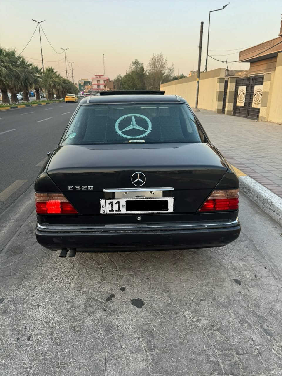 السلام عليكم
مارسدس دب 1993 بيبي شبح 320 اصل خراطيم نضيفة 
تبريد شغال 
كهربائيات كلها شغالة
اربعة جام كهرباء
مري كهرباء 
اريل كهرباء شغال 
سلايد روف شغال
تخم تاير جديد
شواصي براكيت كله نضيف قواعد نضيفات فقط وحدة بيها شي قليل مصلح وممبين
وباقي الامور كلها تمام 
سيارة جاهزة
السعر 83 وبيها مجال بسيط
***********

