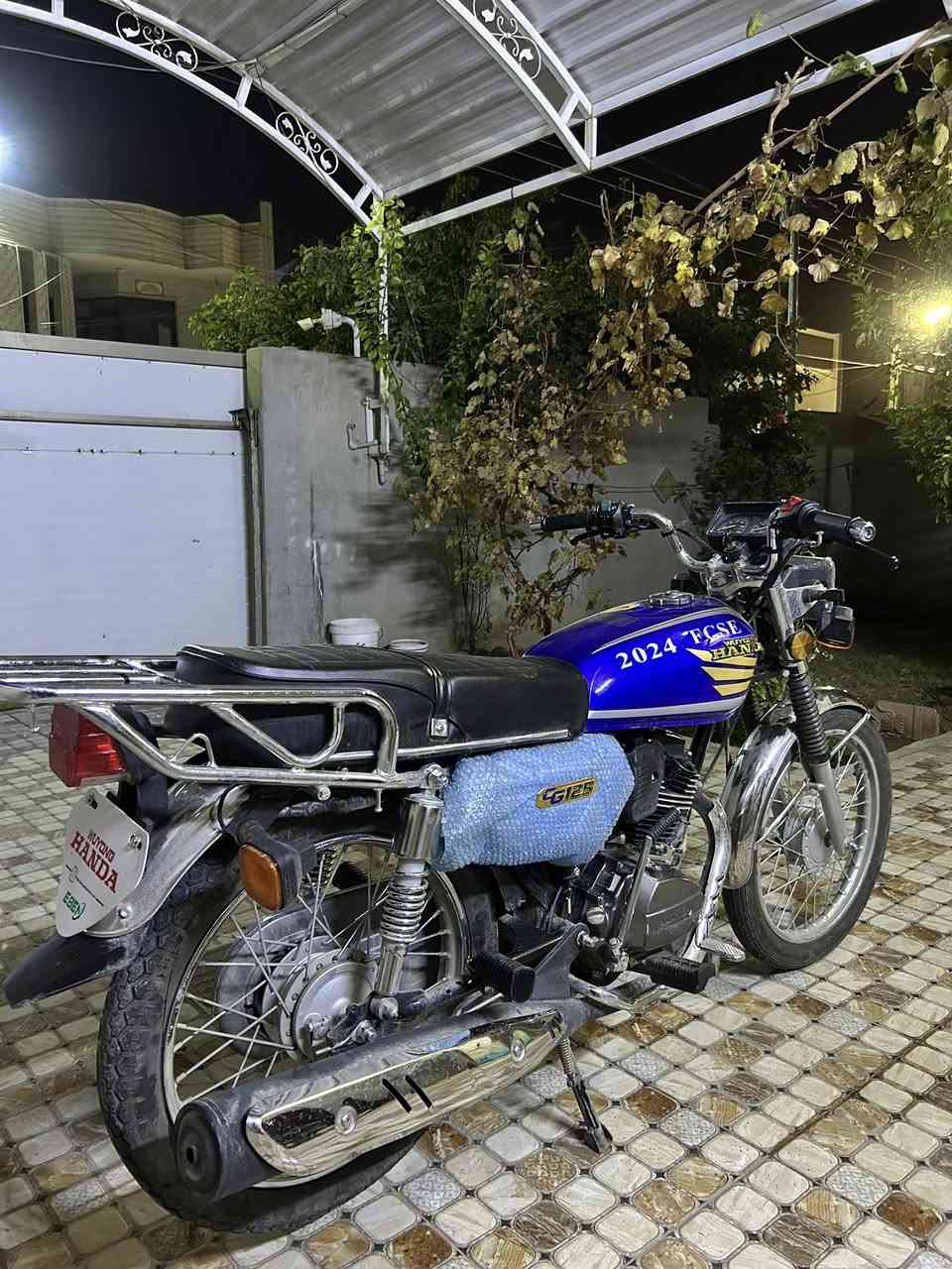 سلام عليكم.. دراجة 5 كير الدراجة موديل 2025 اي عيب مبيها محرك شرط نكرة سلف كهربائيات شغالة كامل الويالة سيم قليل الدراجة ناعمة كلش طستها ناعمة صالنصة كاتم فوول دراجة مال شغل الدراجة احلى من الصور (السعر 675) وبي مجال بسيط حك الجية العنوان حي الواسطي الرقم (***********) ممتواجد عل نت دائماً
