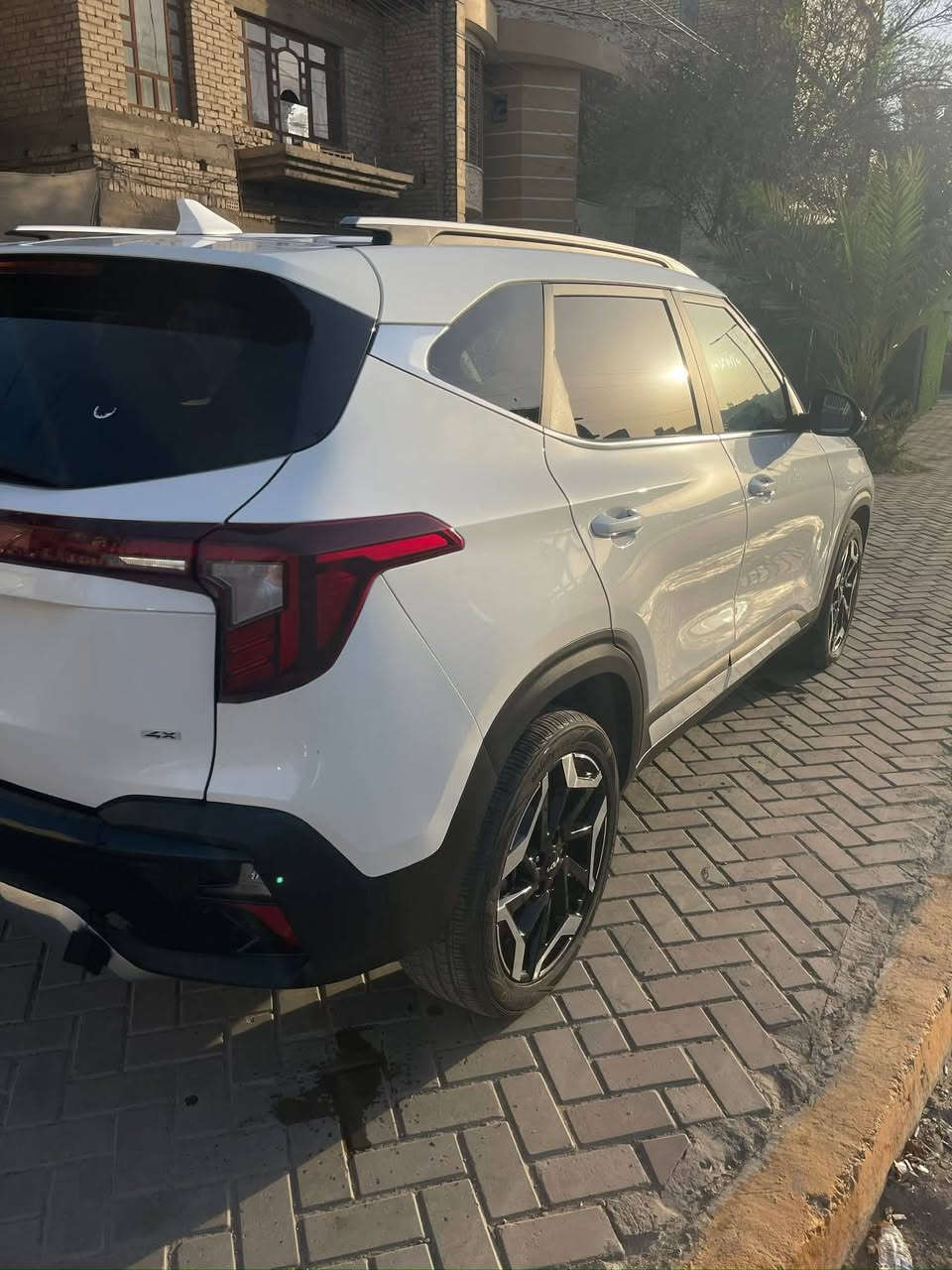 السلام عليكم 
كيا سلتوس فئه SX 2024
صور الحادث بلمنشور 
تبديل جاملغ امامي وصبغ جاملغ خلفي

فول موصفات عدا الفتحه 

شاشه دجتل متصل 

بصمه تشغيل + بصمه ابواب + تشغيل عن بعد

سستم سماعات BOSS

كشافات زنون

بك لايت LED

ردار امامي خلفي جانبي 

شاحن لاسلكي + تايب سي

تبريد قطعتين 

ثلاث وضعيات قياده 

تبريد بيانو 

فور ويل 4*4

داخل جلد لونين زيتوني واسود

مكينه 1600 تيربو 

ماشيه ٦٠٠٠ مايل

علماً السياره بدون لوحات 

للاستفسار الاتصال ***********
