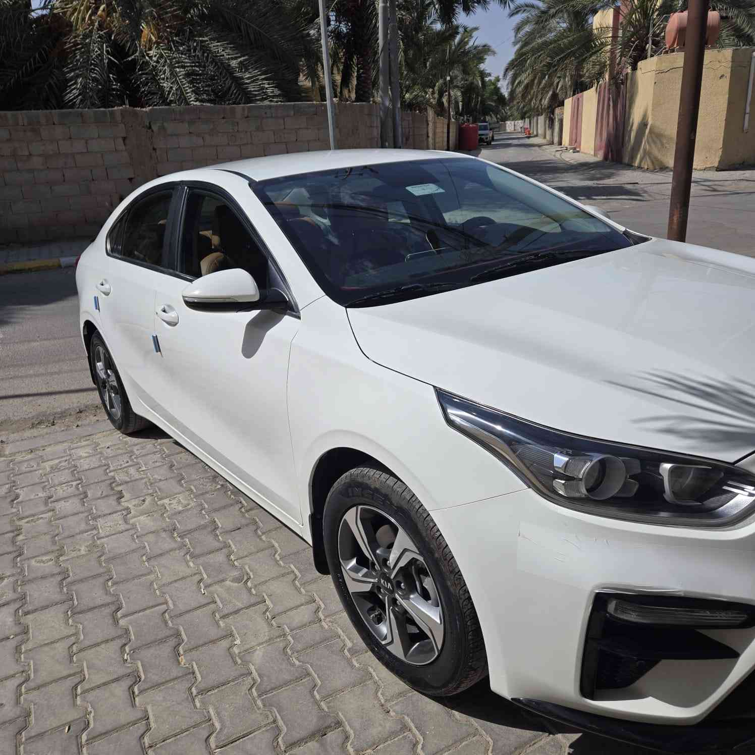 سيراتو 2020 خليجي للبيع فقط
كفاله عامه 

رقمها.  A13-99155 مشروع وطني 

-محرك 1600 

-بصمه 

-تشغيل عن بعد

فول عدى الفتحه 

مكاني السماوه 

السعر 165 

***********
