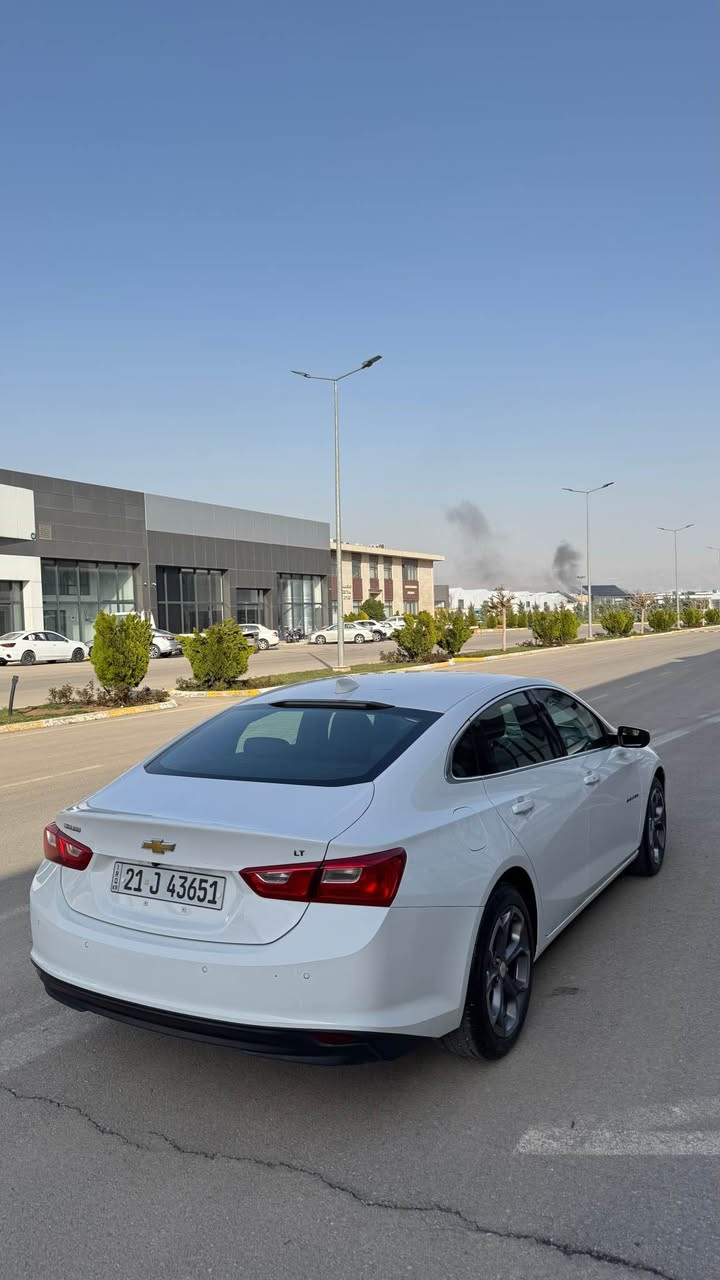 ‎ماليبو موديل ٢٠٢٣ مواصفات LT2
لوحة سنوية جديد ٢٠٣٠ 
بيها قطعة كلير جاملخ خلفي و جاملخ امامي صبخ 
محرك 1.5 توربو محرك گير ما مفتوح 
مواصفات 
رادار 
كشن كهرباء +تدفئة 
حساس امامي خلفي 
شاشة كاميرة 
گير عادي+اوتوماتيك 
اوتو ستوب 
بريك بصمة 
السيارة بدون نقص 
مكان السيارة سليمانية 
سعر ١٢٧ومجال 
*********** السليمانية, العراق
