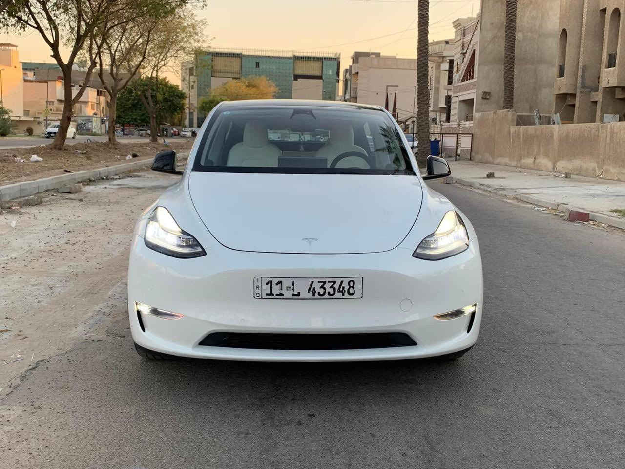 السلام عليكم
تيسلا y موديل 2022 مواصفات Y دبل ماطور 
السياره جديده جدا
عدد المقاعد 5 راكب
اللون الخارجي ابيض  
الضرر : نص جاملغ صبغ اثر شخط بدون ضربه 
ماشيه 27 

الاضافات :
• بطارية حجم 83k واط
• تقطع بالشحنة 500/550 كيلو 
• محرك كهربائي بقوة 440 حصان
• نظام دفع رباعي 4*4 
. داخل ابيض 
• سقف بانوراما زجاج
• شاشة كبيرة حجم 15 بوصة
• كاميرا خلفية
• حساسات خلفية
• كاميرا امامية
• حساسات اماميه
• كاميرا جانبيه 
• كراسي كهرباء جلد 
• كراسي كهرباء
• كراسي مدفية
• رادار امامي
• رادار خلفي
• رادار جانبي
• مانع تصادم
• محدد مسرب
• كاميرات عدد 8 
• حساسات جانبيه
• مثبت سرعة
• كاميرات محيطيه 360° 
• تحكم بالسياره عن طريق الشاشة
• نظام قيادة آلية Auto Pilot
• عداد ديجيتال
• تشغيل تلقائي
• نظام قيادة ذاتية Full Self drive
• نظام (RCTA) للتنبيه عند الرجوع للخلف
• نظام (RSA) لكشف لافتات السرعه للطريق
• نظام (PSC) الرادار الذكي لمنع الاصطدام 
• نظام (LTA) لتحديد المسار على الطريق
• تشغيل عن بعد
• الدخول الذكي
• نظام ترفيهي كامل متكامل يحتوي على ( YouTube / WhatsApp / Tik Tok / Netflix)
• Wifi
• GPS
• MAPS
• Bluetooth
• AUX
• USB
• أوامر صوتية voice commands
• اضوية امامية LED
• اضوية خلفية LED
• كشافات ضباب LED
• إنارة امامية زنون Full LED
• إنارة امامية Auto 
• موري ديجيتال
• نظام محاكة ذاتي للسياره من الخارج
 . ويل 20

السعر 217 ورقه وبي مجال بيع فقط متواجد  خاص واتساب ***********
