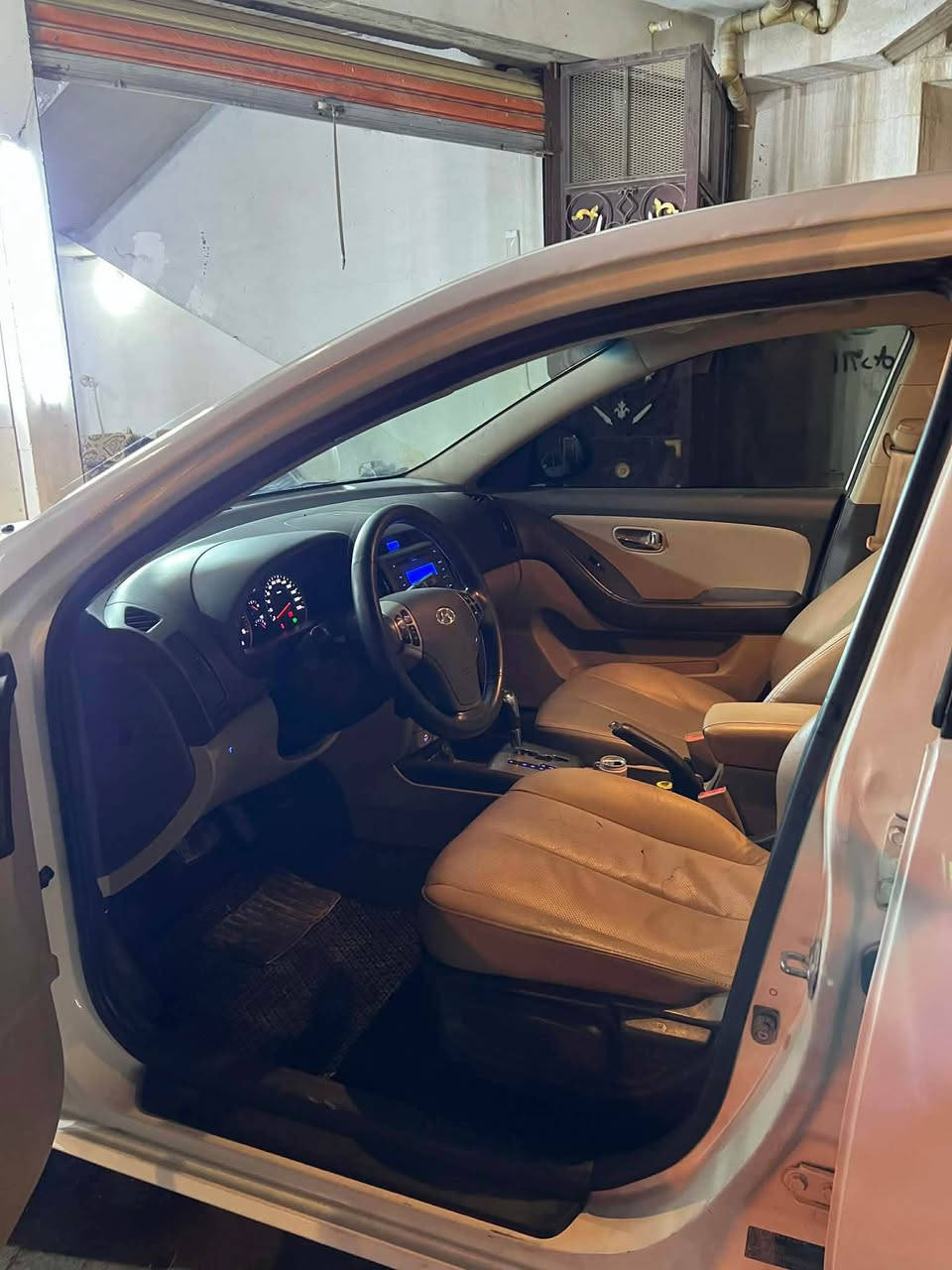 ‎افانتى ٢٠١٠ 
گيچ وةنةوشة لايت رةش بةگلايت ليزةرى 
ئكؤ مةكينة بجوك ديكشن بةرز
ئاوينة ئيشارةت و كارةباى 
كوشن جلد و هيتةر ناو زةرد
‎هةموو گيانى بةشةرت
‎دوو شةوة داخل بوة 
‎سةيارةكة هى مالانة هى مةعرةزجى و شت نية
‎چركةو يةك گةلا شوخوت و دوو گةلا ببرة لة مالةكة بئ منةتم
‎مةكينة بجوك ديكشن بةرز
‎سةقفى شوشة و بئ جال و بئ شوخوت
‎هةموو كيانى دةست كارى كراوة يةك دينار مةسرةفى نية   پاترى تازة
‎رؤنى كير و مةكينةى تازة گوراوة 
‎٤تايةو ويلى ناو پاكةتيم بؤ بةستوة
‎بانس تازة هةموو كيانى چاك كراوة بؤ  حةيب و عار مةكةرئ 
‎لة دةعامى بؤ دةعامى بةشةرت   
‎كؤديم بؤى كردوة بة ناوى خؤمة 
‎براوةى دوبةى 
‎***********ڤايبةر
***********
‎وةتس ئاپيشى لةسةرة 
‎لة كومئيت و چات مةعامةلة ناكريت 
‎مشتةرى وةرة سةر سةيارةكة  سةيرى بكة
‎لةكةل ريزم كةر مشتةرى نيت بيزارم مةكة رانية, السليمانية
