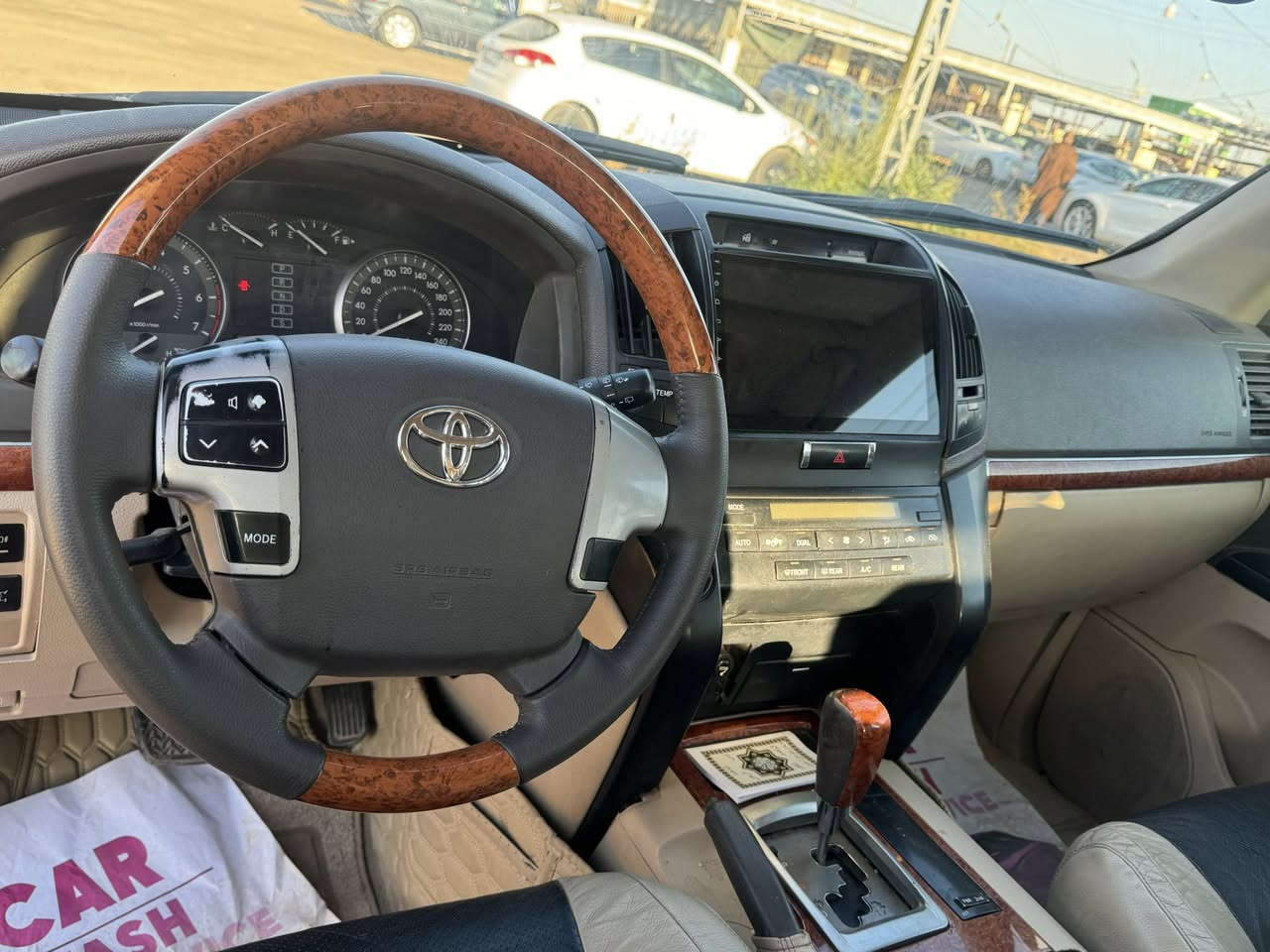 السلام عليكم
لاندكروز 2012 بريم 

رقم اربيل الدولي الجديد باسمي 

فول مواصفات معروفه البريم 

بيها صبغ 4 قطع 

265$ وبيها مجال بسيط 

ديالى - سيف سعد 

***********
