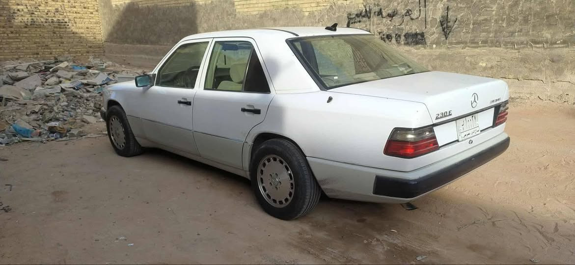 مارسيدس دب 300 عنكبوت 
رقم صلاح الدين الماني 
فتحه سقف غرفه بيجي لوك بلاديه بدون عيوب
موديل 1991 كفاله 
السعر 65$ 
***********
***********
مكاني النجف الاشرف
