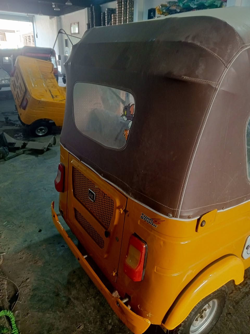 تكتك مديل 21 تكتك توه معمره سنويه كربلا مدور بنفس اليوم بعدهي مكينته عل سحك بيه دحجات ومعمرات كهربايات كله شغاله مكاني طوريج *********** سعر6700وبيه مجال
