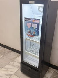 للبيع ثلاجه عارضه اوڤن كهربائي للاستفسار ٠٧٧٣٦٦٤٠٤٤٢