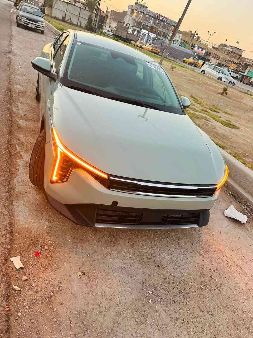 السلام عليكم للبيع
كي فور موديل 25 
ماشية 6000 مايل
بدون. رقم. 
محرك دوش 2000
السيارة بيها تبديل بنيد بس
بدوون ايرباك 
صور الحادث بالمنشور 
السعر 150 بيها مجال
مكاني بغداد البلديات
للاستفسار 
الاتصال ع الرقم ***********
