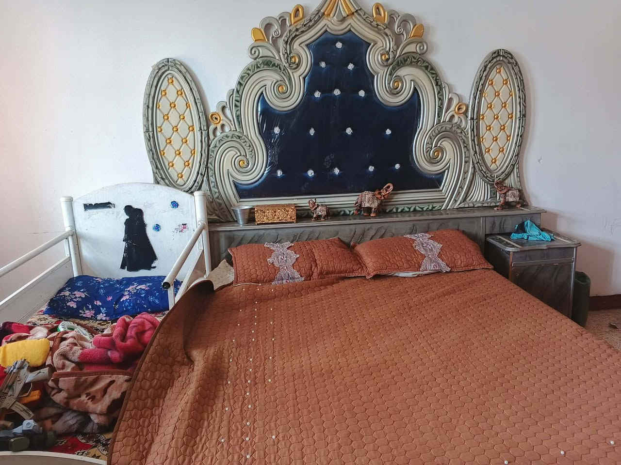 غرفة نوم تركيه ٤٥٠ وبيها مجال لشراي


**إذا كنت صاحب هذا الإعلان وتريد حذفه لأي سبب، رجاءا أرسل رسالة إلى الدعم الفني**