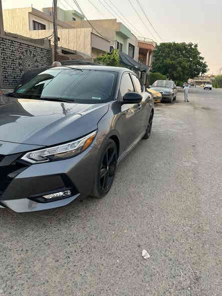 نيسان سنترة موديل 2023  فول فول بس مابيها فتحة مواصفات SR مدشن حساس abs كامرا شاشة ايباد قمارة بيلاد اسود لايت زنون كير مكينة بشرط رقم سنوية هزا كلها جديد بدون صبغ بيها فقط بارد قبق الصندوق سيارة بسمي***********

