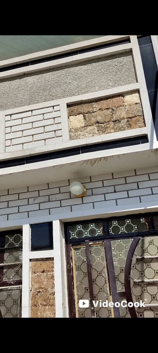 بيت للبيع موقع مميز قريب على السوك الثاني 125متر منطقة ال22 يحتوي على ثلاث غرف نوم 1بالطابق الارضي 2فوك وحولي وصاله مطبخ والسعر ب(((88مليون)))وبي مجال كلش قليل ***********
