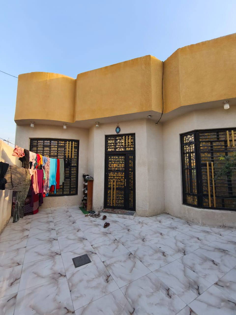 اسعد الله اوقاتكم بكل خير 🔷 
يتوفر بيت البيع المساحه 220متر طابو زراعي عراقي وكاله ونسخه من الطابو ◼️
طبعن البيت تحفه ما شاء الله 🛑
طبعن البيت يحتوي علا 
2قرف منام 
صاله
ديوان 
مطبخ 
كراج حديقه 
وصحيات داخلي وخارجي 🛑 
موقع البيت البصره ابو. الخصيب. شارع ابو كوصره 🔷
سعر البيت 86اوبي مجال 💸 
بلاش الاستفسار والاتصال علا 
***********
***********
