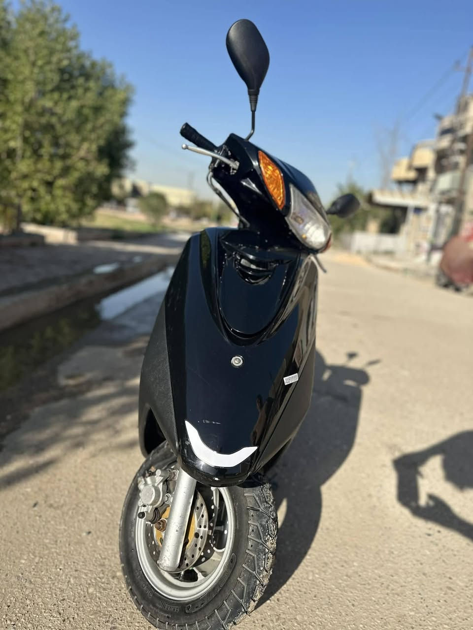 السلام عليكم اكزز ياباني نوزل خطين الدراجه مفوله شلعه ومعدل دراجه محرك ماماشيه عليه سبانه يعني مامفتوح ابد الدراجه رايده ب ٩٠٠ وبيه مجال حك الجيه المكان قرب بوابه الكاضميه الزقم***********
