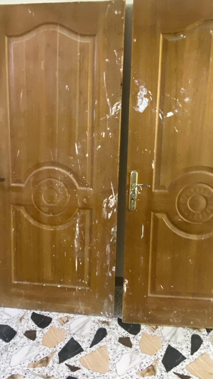 للبيع باب الحديد 75
الخشب الباب ع 35 ارتفاعه 2متر عرضه 1متر 
***********
