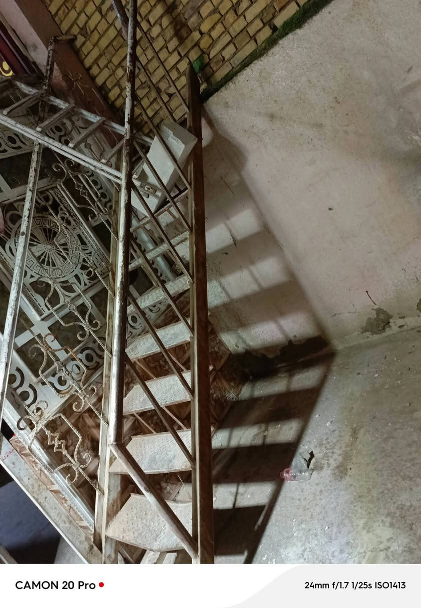 باب اسلايت للبيع قياس 3متروربع+درج قياس 4متر للبيع الناصرية الثورة رقم ***********
