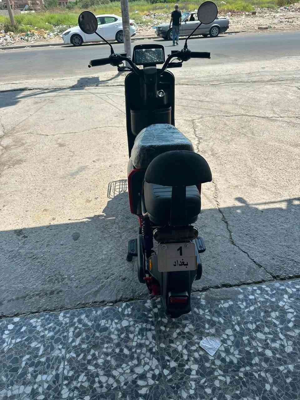 السلام عليكم 
دراجه شحن استخدام شهر شركه winlee R7 
5بطاريات ليثيوم 
4سرع مع نضام بك 
لايت زنون كهربائيتاها كلها ليد 
السعر 600وبيها مجال 
السكن غزاليه شارع المشجر 
***********
