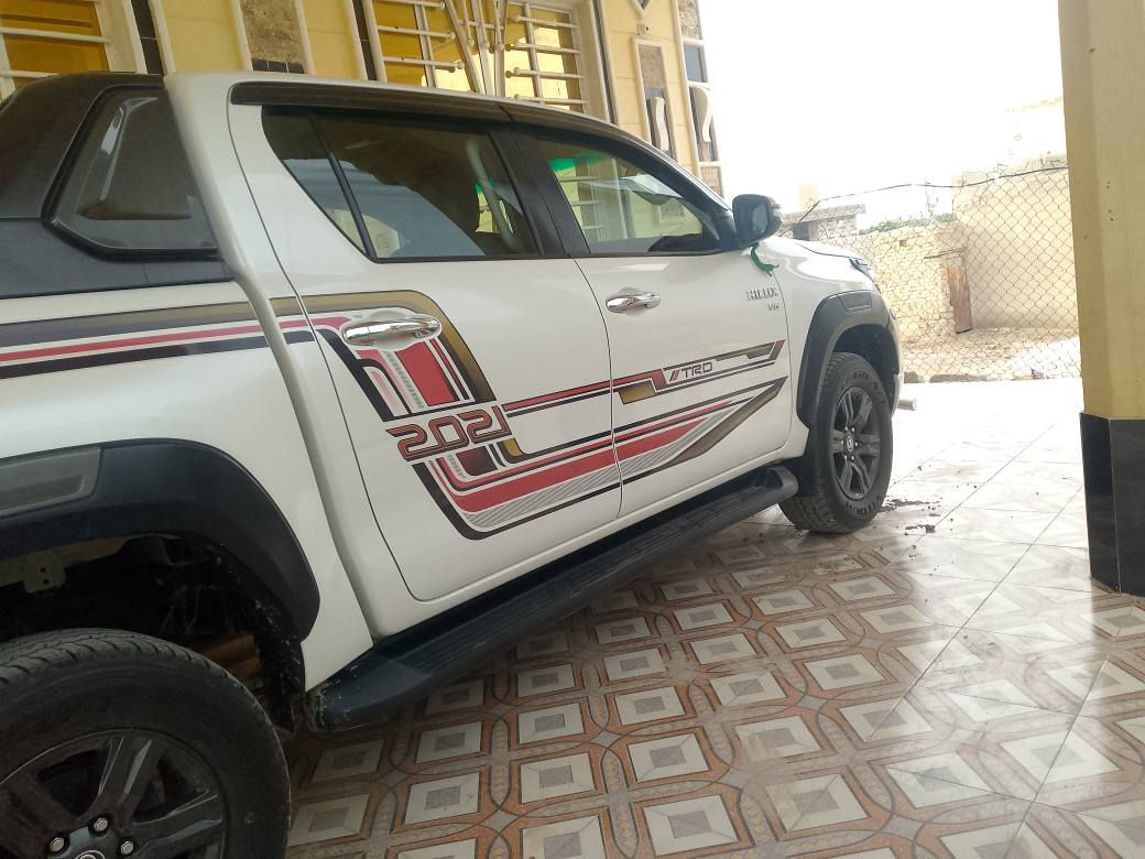 سلام عليكم تيوتا هايلوكس للبيع مكفوله كفاله عامه ماشيه 95 الف حقيقي رقم بغداد دولي كويتي باب اول سياره موديل 21 جديده بمعنه الكلمه الرقم ***********
