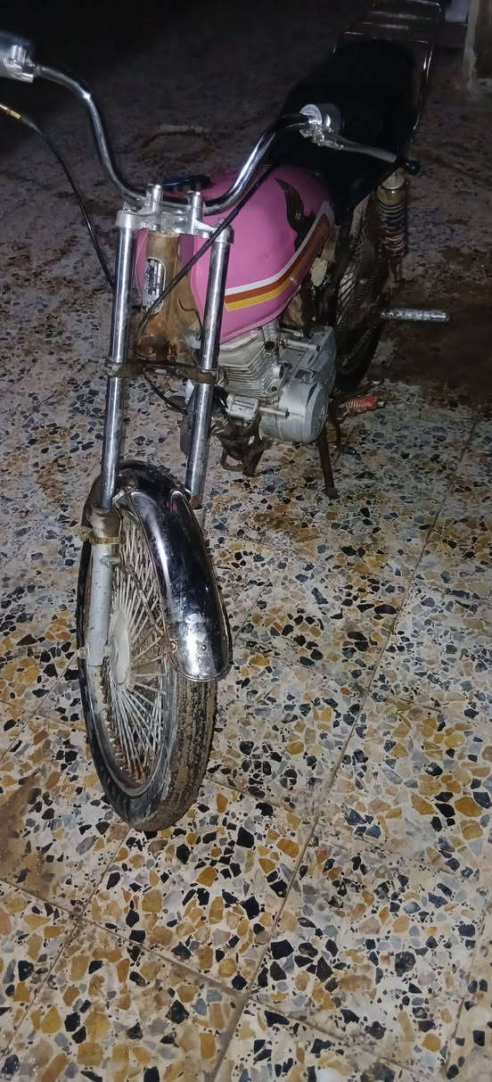 سلام عاليكم دراجه نامه شلامجه اورقها ضايعه ستوى مجفتها بدالها بوشه وبستم دراجه نضيفه وحلو وكفالك من البوكه امكان شط العراب جزيره يم جسر خالد سعر 280 وبيها مجال الستفسار ***********
