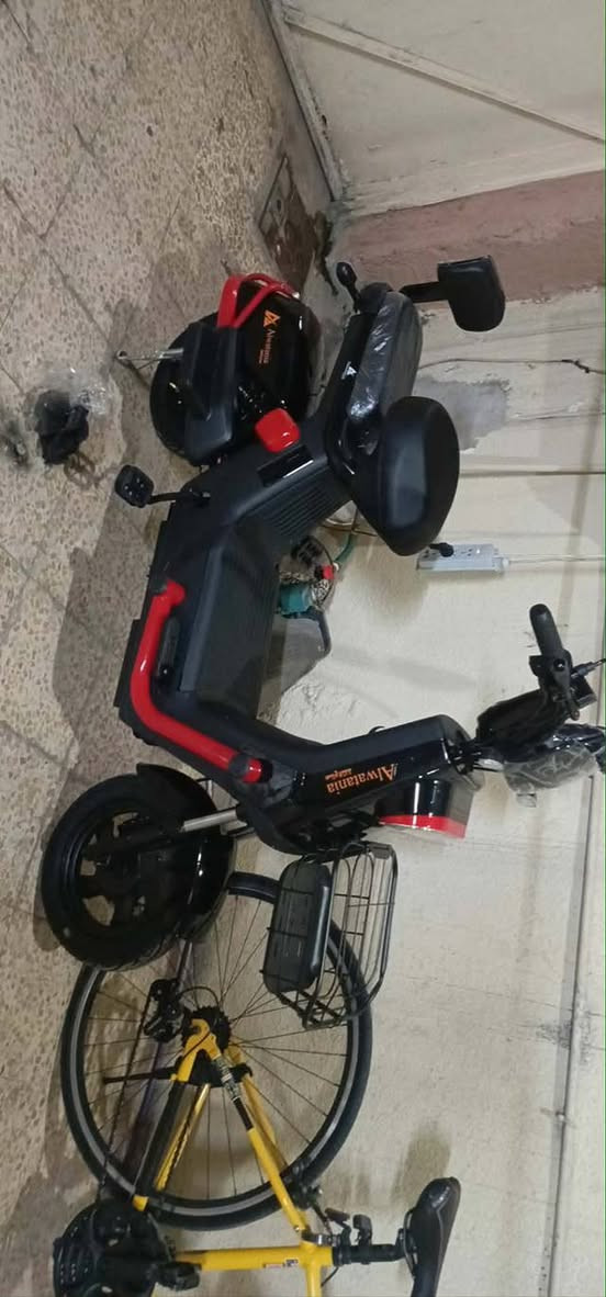 عندي هذا ماطور شحن للبيع شرط الفحص ماطور جديد ما ناقص بيه شي عقل ملف شرط ما بدل بيه شي غراضو كامله شحنه وا مرايات وسله السعر 350 وبيه مجال الشراي خاص ويدلل الرقم ***********
