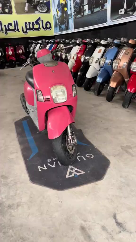 السلام عليكم شباب قررنه نبيع هاذه البطل بيها تزويد خير من الله وكله بلادي اجت هجي علا حطتها
وكدام عينكم التزويد البيها داخل رصاصي لون مميز محركها 55 بلاد برغي ما ملعوب بيها دراجه مكفوله من التير لتير سعرها 1200 قفل قفل الموشراي لا يتخلي رجائن هاذه رقمي ***********
