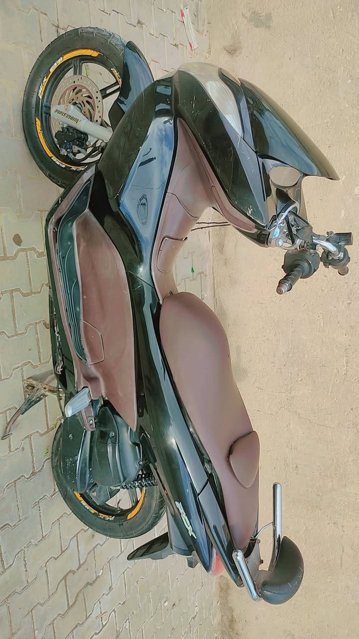 السلام عليكم للبيع
الدراجه pcx
المكينه 125
السعر خاص 
الرقم ***********
