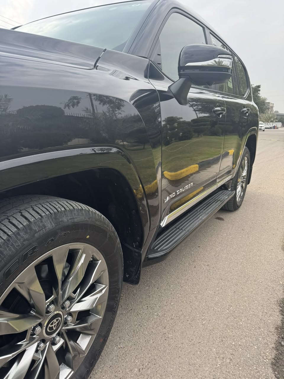 Land cruiser GXR Limited 2024
لاندكروز GXR موديل 2024 زيرو بعدها بريحة الشركة وبسعر مناسب جوه السوك
ماشية الفين فقط مغلفة PPF امريكي اصلي ب 15 ورقة افضل نوعية ضمان 10 سنوات
مكينة 4000 تنفس طبيعي المرغوبة 
السيارة لمتد اصل فول مواصفات ثلاث شاشات تطبيق غراضها وبصماتها كلها موجودة
رقم بغداد سنوية باسمي هزة جديدة تحويل مباشر
السيارة زيرو ومرقمة ومغلفة بالكامل وجاهزة وحتى سونار بيها من بدي كار

السعر مناسب  705 $ وبي مجال 

مكان السيارة بغداد حي الجامعة
*********** غيث الكبيسي
