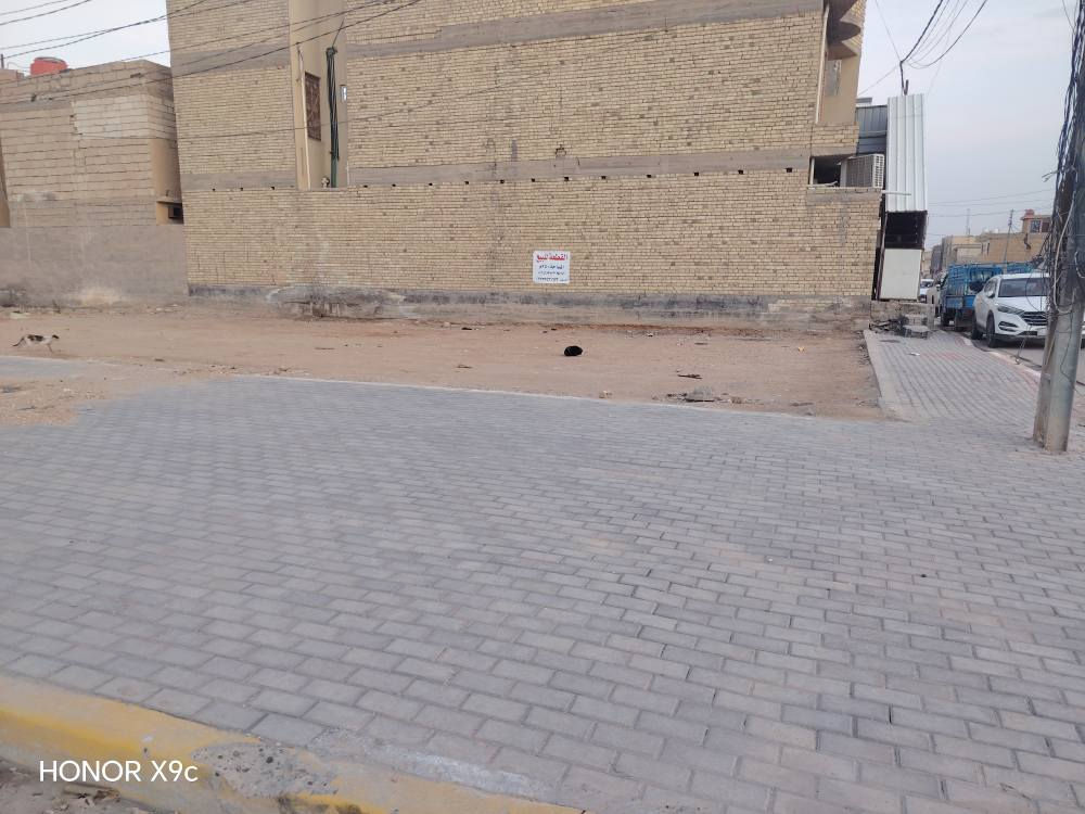 قطعة ارض مساحه 250م
في منطقة ملحق الفارس ركن على شارع رئيسي وفرعي الواجهة 21م والنزال 12م 
غير متواجد على النت 
رقم صاحب القطعة 
*********** كربلاء, العراق
