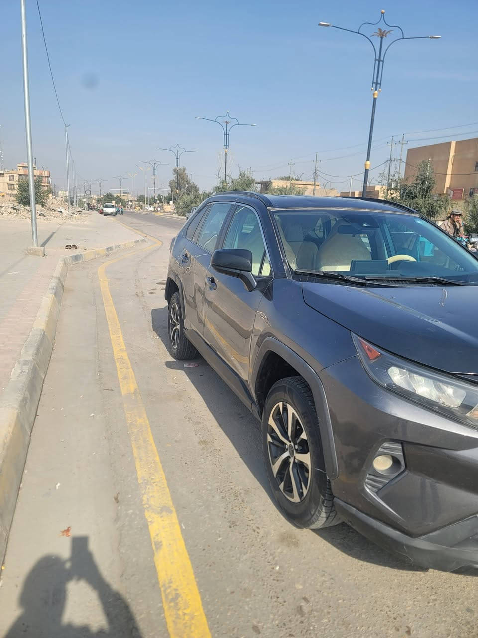 السلام عليكم راف فور 2019 وارد أمريكي حادث جاملغ أمامي مبدل نفس اللون وتصليح بالشاصي الايسر كد شبر بصيط وبيه صبغ بالجاملغ الخلفي كد شبر طخه بصيطه بدون ضرر وبارد باب الخلفي عكس السايق الكير والمكينه والتبريد جديد السياره ماشيه ٧٣ الف رقم بغداد انكليزي ترهم مراوس السعر ١٧٥ ورقه وبيه مجال السياره بانزين فقط مكاني كربلاء المقدسة موبايل  ***********  بيه واتساب والسونر معه الصور
