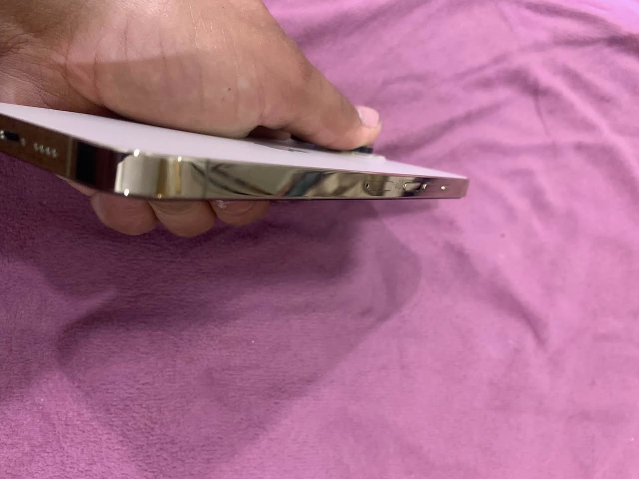 ايفون 13برو ماكس ذهبي ذاكره 256 بطاريه 88 جهاز وتر بروف تاخذه من باب لبيت كارتونته ويا بغداد ابو غريب توصيل ماعندي (670 ) ***********/***********
