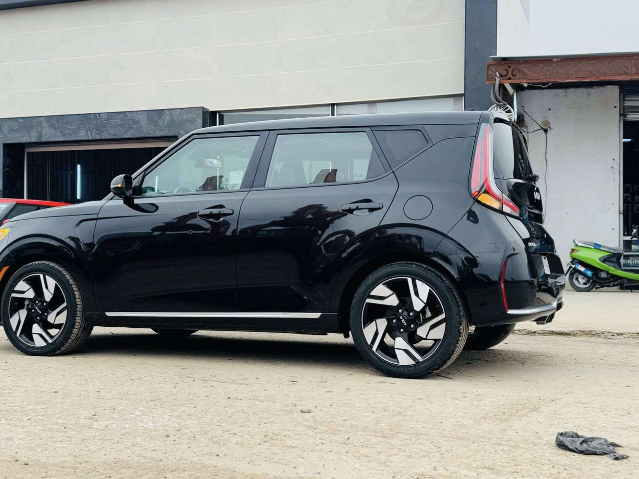 السلام عليكم كيا صول 2023 GTLin فول مواصفات واحد ع واحد لونهه اسود ملكي السياره جاهزه وجديده حادثهه جاملغ امامي بدون دواخل  السعر 159  ترهم بيع او مراوس مكانهه بابل  للاستفسار ***********//***********
