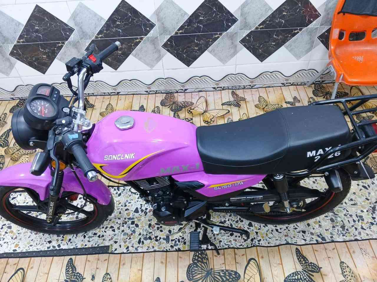 السلام عليكم دراجة ماكس وان موديل 2026 صارلها عشرين يوم من نازلة دراجة زيرو زيرو جديدة بمعنى الكلمة صالنصة كاتم خمسة كير سلف زائد هندر كهربائيات كلها شغالة مابيها شخط اوراقها كاملة السعر 850 وبيها مجال قليل 
العنوان بغداد الشعلة 
***********
ومتوفر واتساب
