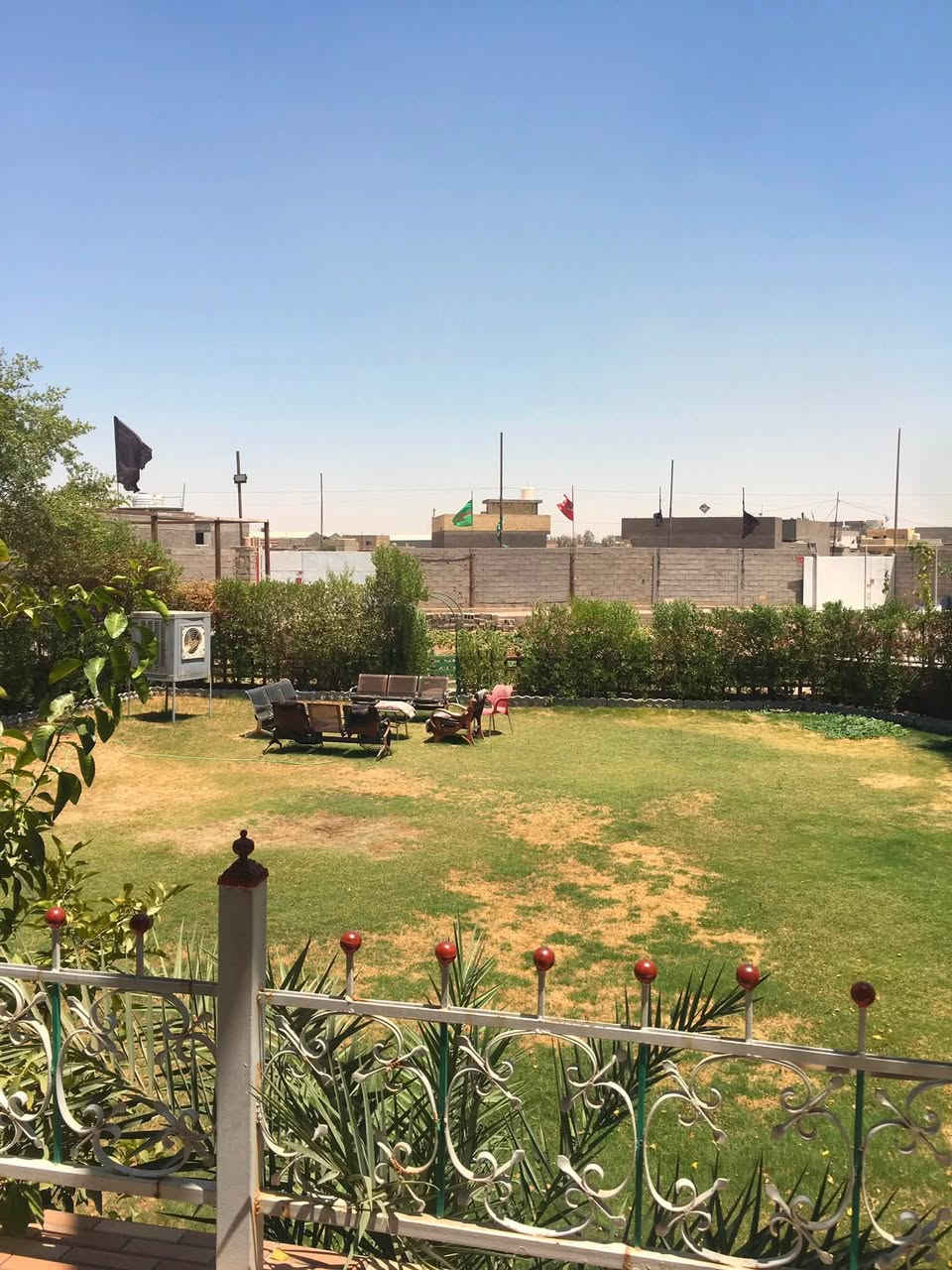 دارللبيع المساحة ١٩٠٠متر البناء ٢٢٠ متر ٣ غرف نوم  استقبال  مع صالة  سند ٢٥ بغداد جسر ديالى الكرغوليه خلف محطة الوقود السعر ٤٠٠  مليون  / ***********

