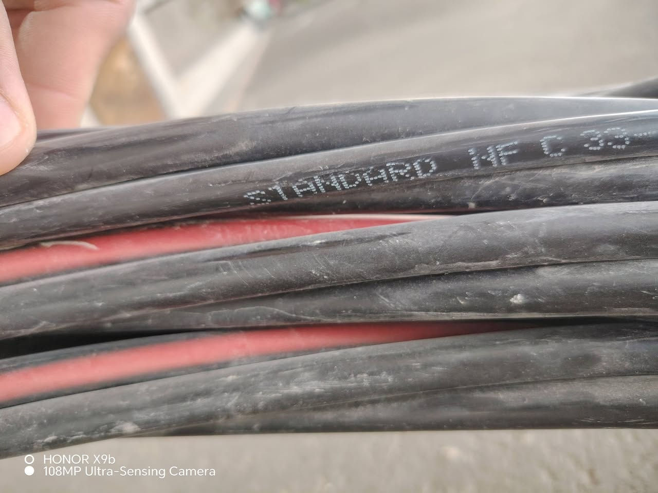 سلام عليكم
للبيع

ظفيره الطول 34متر اربع خطوط الأصلي ابو الحاسبه

إطار باب خشب جرجوبه الطول 2متر 40 سم والعرض 80سم

مكان 36
***********
