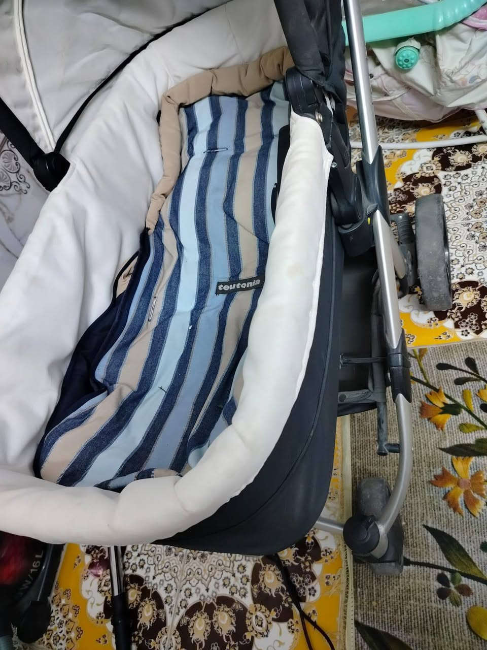غراض للبيع عربانتين للبيع ميز طعام واربع كراسي وزوليه برلنت


**إذا كنت صاحب هذا الإعلان وتريد حذفه لأي سبب، رجاءا أرسل رسالة إلى الدعم الفني**