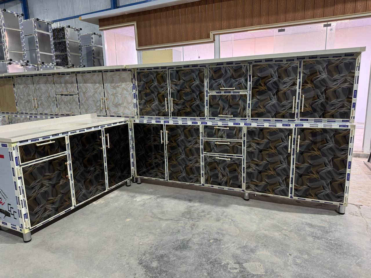 ٤٣٥ الف فقط
كاونتر مترين ونص ارضي وملحق مع سنك متر ونص مرمر 

البوري المنيوم صيني درجه اولى
الداخل والظهر بليت 0.7 ملم 
سقف الأرضي مبطن خشب MDF
الأرجل ستيل 
اليدات بوري ثقيل 
المحلق ديكور شفقه


**إذا كنت صاحب هذا الإعلان وتريد حذفه لأي سبب، رجاءا أرسل رسالة إلى الدعم الفني**