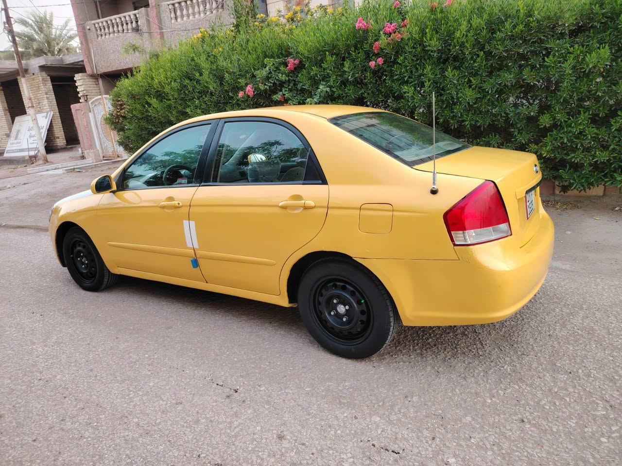 اسبكترا موديل 2009 رقم كربلاء الجديد سنويه جديده بيها بس بنيد محرك وكير وتخم تاير وتبريد كله جديد السياره جاهزه السعر 68 وبيها مجال قليل مكاني بابل ***********
